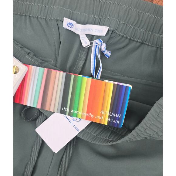 Southern Tide
Casey Woven Pant - Picture 2 of 4